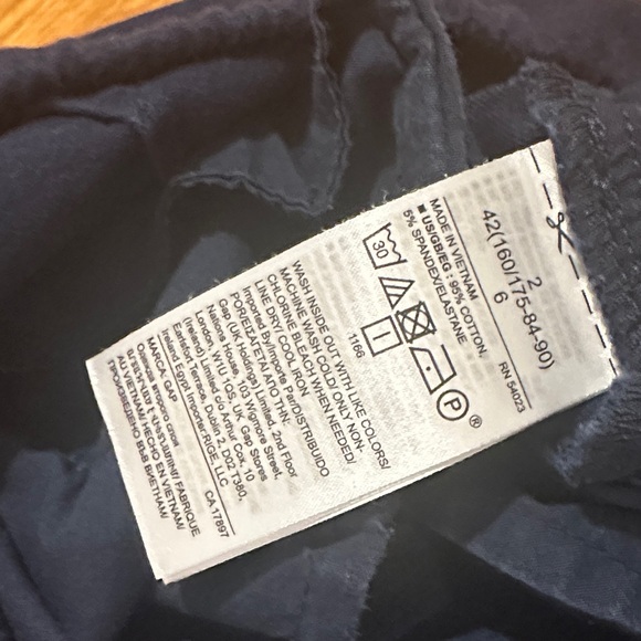 Gap Maternity Navy Cropped Pants - Picture 3 of 3